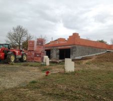 El&eacute;vation des murs. Premier jour