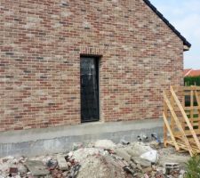 Une hauteur de dalle non respect&eacute; de 20 cm.