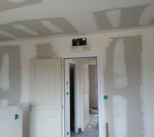 Emplacement de l'arriv&eacute;e d'air/air  dans une chambre