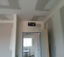 Emplacement de l'arriv&eacute;e d'air/air  dans une chambre