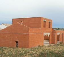 Vue fa&ccedil;ade EST, c&ocirc;t&eacute; garage et vue fa&ccedil;ade SUD de 3/4.