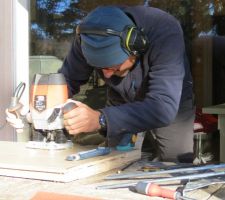 L'homme de l'art... juste avant de se rendre compte qu'il a fait son gabarit &agrave; l'envers ;)