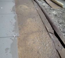 Dalle pas droite a poncer - entree du garage
(retention d'eau)....