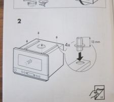Vue des fameux "pieds" du micro-onde que j'ai du d&eacute;monter