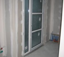 Porte d'entrée remise en place