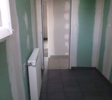Carrelage de la salle de bain et du couloir
