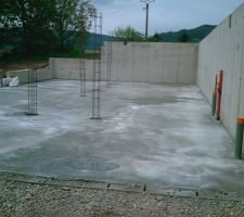 La dalle est coul&eacute;e!!!!