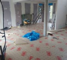 Pose du polyurethane avant de couler la chape