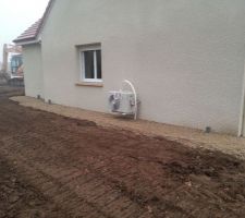 Pose du GNT 0/20 sur le pourtour de la maison