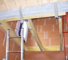 Plancher bois provisoire dans la trémie d'escalier