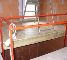 Plancher bois provisoire dans la trémie d'escalier