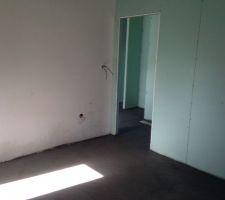 La chape pour le RDC finie et en cours de s&eacute;chage