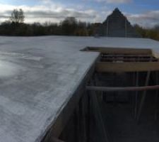 Dalle de l'&eacute;tage et vide sur entr&eacute;e