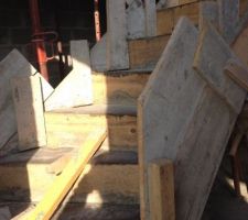 Dalle de l'etage coule ainsi que l'escalier