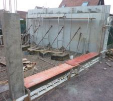 Pr&eacute;-mur du garage en limite de parcelle