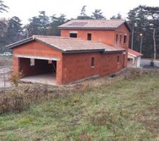 Tuile om&eacute;ga 10 Terre Adhemar chez Imerys