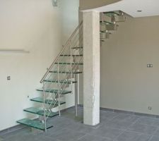 Escalier metal/verre
