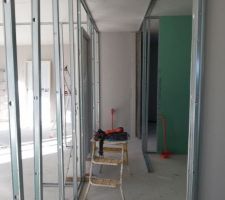 Couloir desservant les chambres