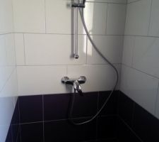 Douche italienne terminée avec douchette simpl