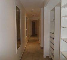 Aménagement des placards du couloir de la suite parentale