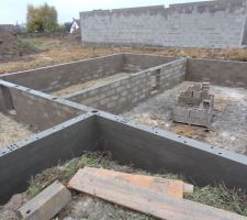 Les 6 rangs de parpaings sont montés