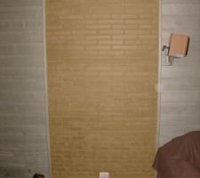 Le mur de briques sec.