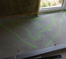 Localisation des zones à poncer autour de la porte d'entrée