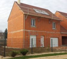 Façade avant fermée et panneaux solaires enfin installés!!!!