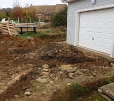 Chantier devant le garage, les eaux pluviales ont été faites, et le chemin trop haut par rapport au garage et à rabotter