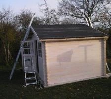 Novembre 2014 : Pose de shingle sur le toit de l'abri de jardin