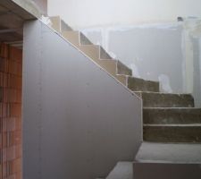 Suite de l'escalier qui monte à l'etage