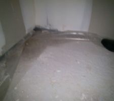 Puis l'eau ruisselle et arrive aux étages inférieurs
Notre maison est une éponge