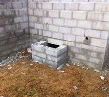 Le muret pour l'acc&egrave;s au vide-sanitaire.