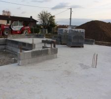 Les travaux reprennent, au ralenti, plusieurs chantiers an cours pour notre ma&ccedil;on? travail bien fait mais trop long...