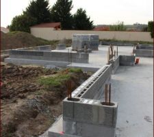 Les travaux reprennent, au ralenti, plusieurs chantiers an cours pour notre ma&ccedil;on? travail bien fait mais trop long...