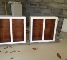 Rénovation de vieux placards pour le sous-sol ( lingerie et atelier )
première couche : Ivoirin de LIBERON