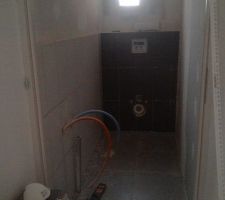 Faïence des WC en cours