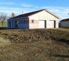 Voilà l assainissement terminé le terrain bien labouré mais on a une jolie allée... à peaufiner