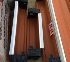 Petite photo des caisson de volet roulant qui seront int&eacute;gr&eacute;s dans la ma&ccedil;onnerie. Une trappe de visite permet l'entretien.