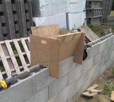 Entonnoir maison pour coulage béton au tapis