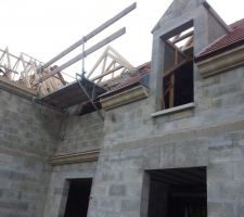 Démolition fronton au dessus porte entrée