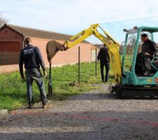 On retire les piquets de la cloture
