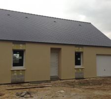 Face Nord avec la porte d'entrée et garage (troptrop beau) reste "la fantaisie"