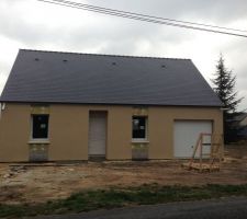 Face Nord avec la porte d'entrée et garage (troptrop beau) reste "la fantaisie"