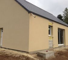 Face Sud Ouest avec la porte garage (troptrop beau) reste "la fantaisie"