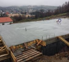 Dalle  coulée 30cm d'épaisseur sur 170m2