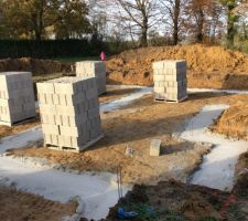 5 jours plus tard, les fondations sont coul&eacute;es.