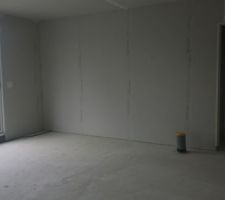 Mur du salon Emplacement pour un poêle dans le futur.