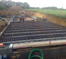 Le ferraillage de la dalle du garage qui est plus basse que le reste