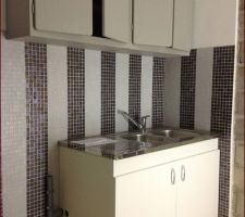 Le gris mat des placards de la lingerie au sous sol